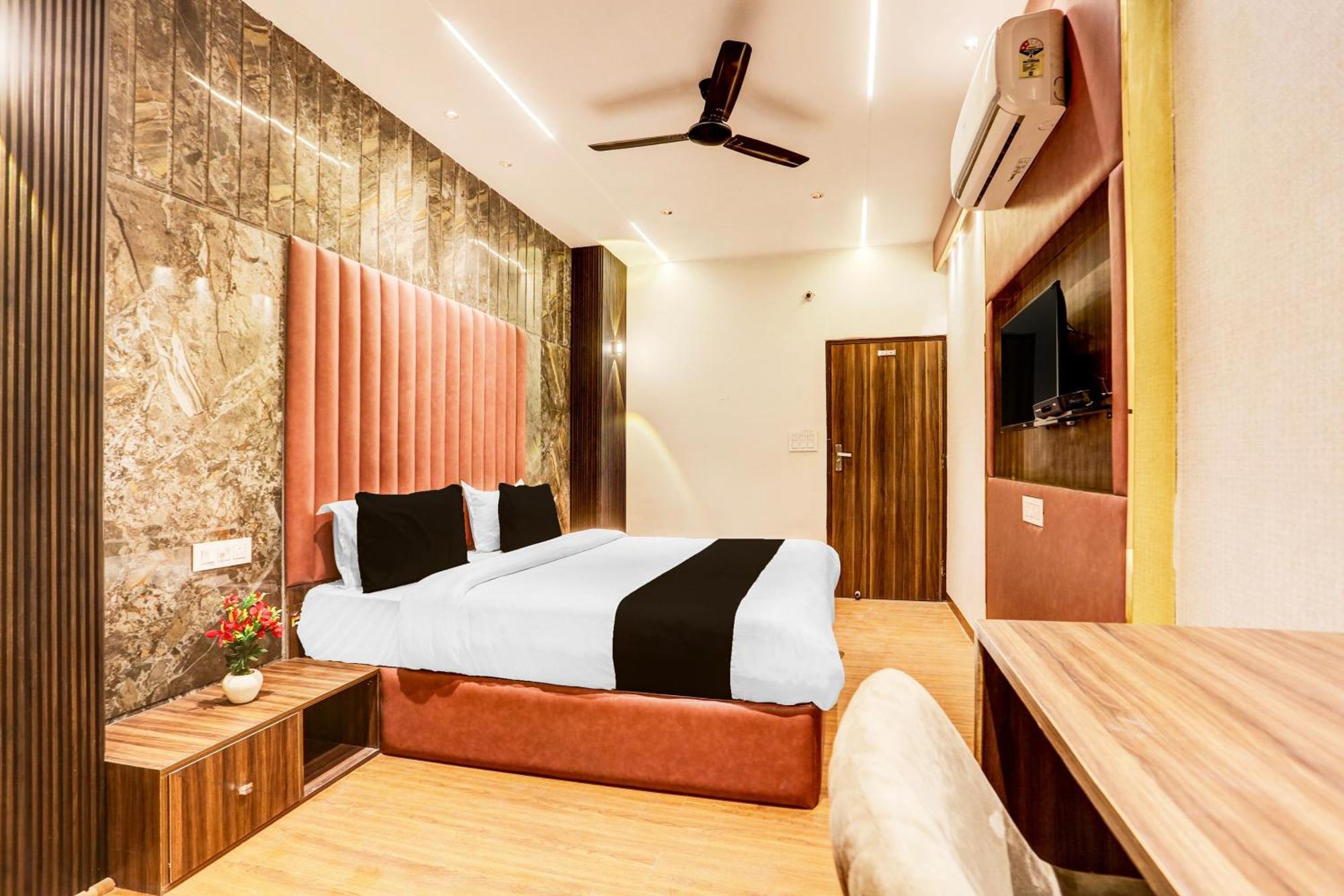 Super Townhouse Haibowal Chowk Λουντιάνα Εξωτερικό φωτογραφία