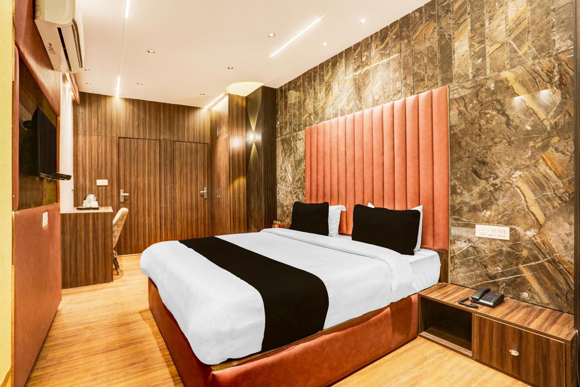 Super Townhouse Haibowal Chowk Λουντιάνα Εξωτερικό φωτογραφία
